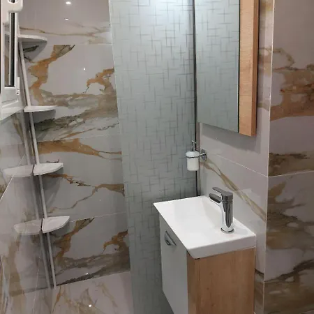 Comfortable Center 50m From The Sea * لوتراكي